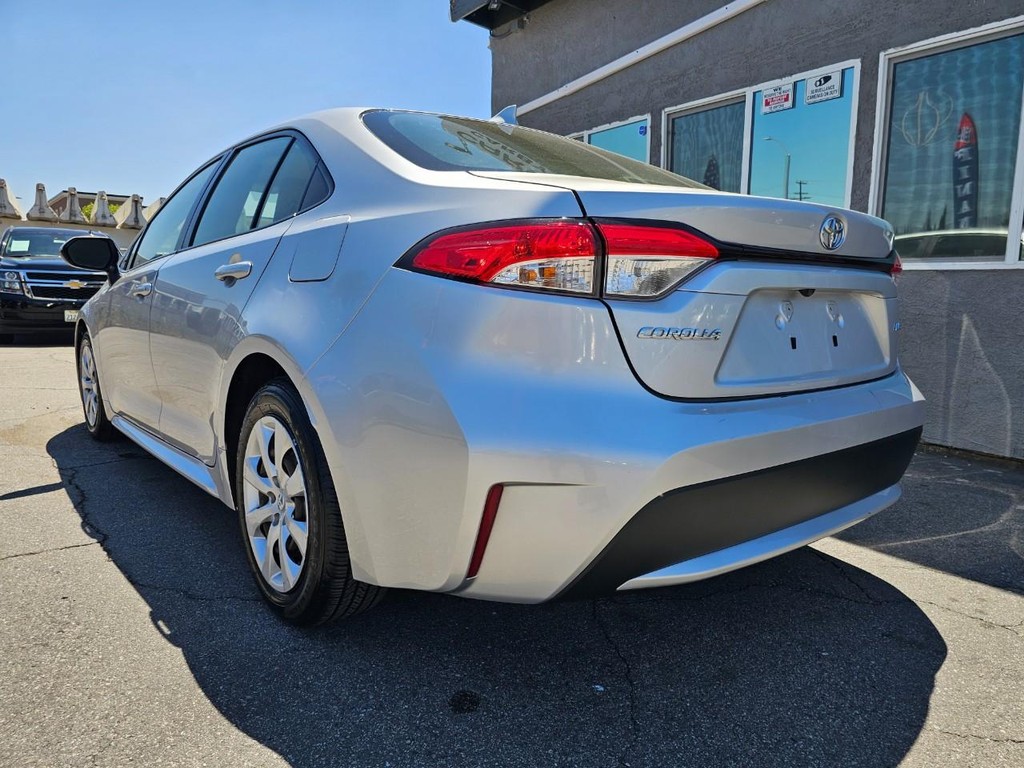 Toyota Corolla Vehicle Full-screen Gallery Image 4