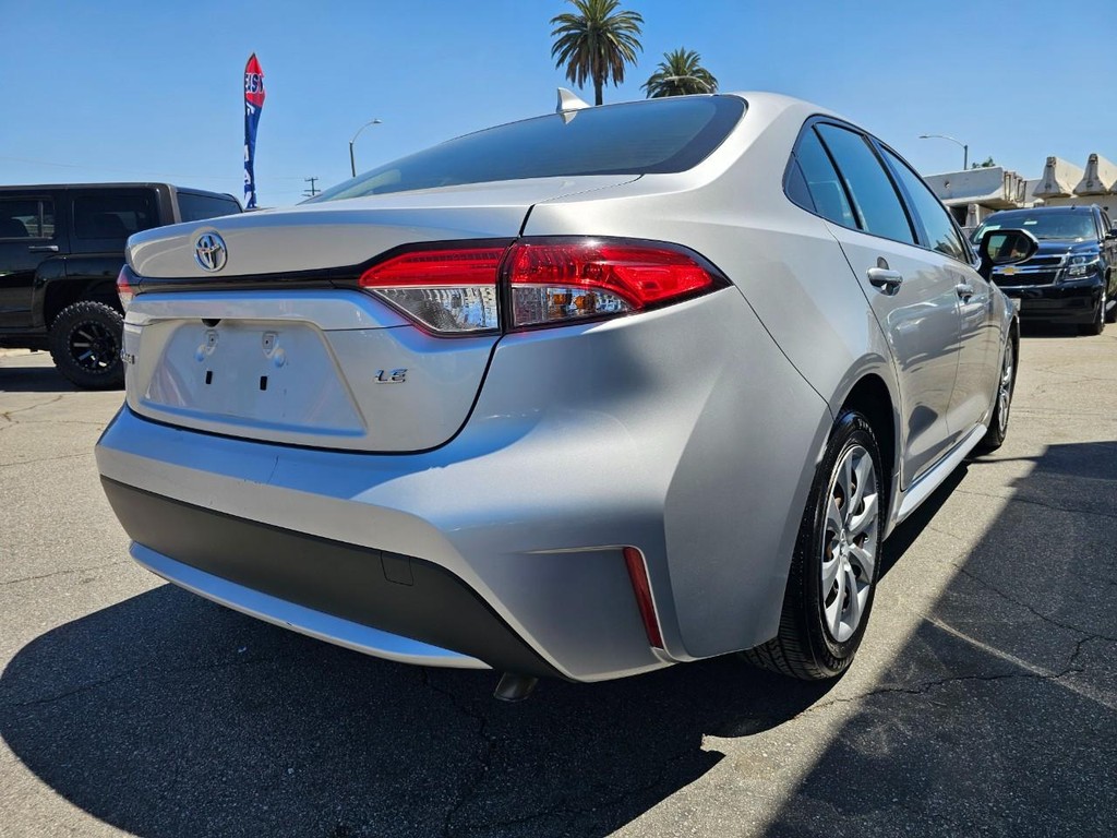 Toyota Corolla Vehicle Full-screen Gallery Image 6