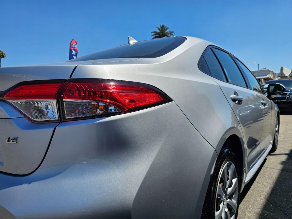 Toyota Corolla Vehicle Full-screen Gallery Image 13