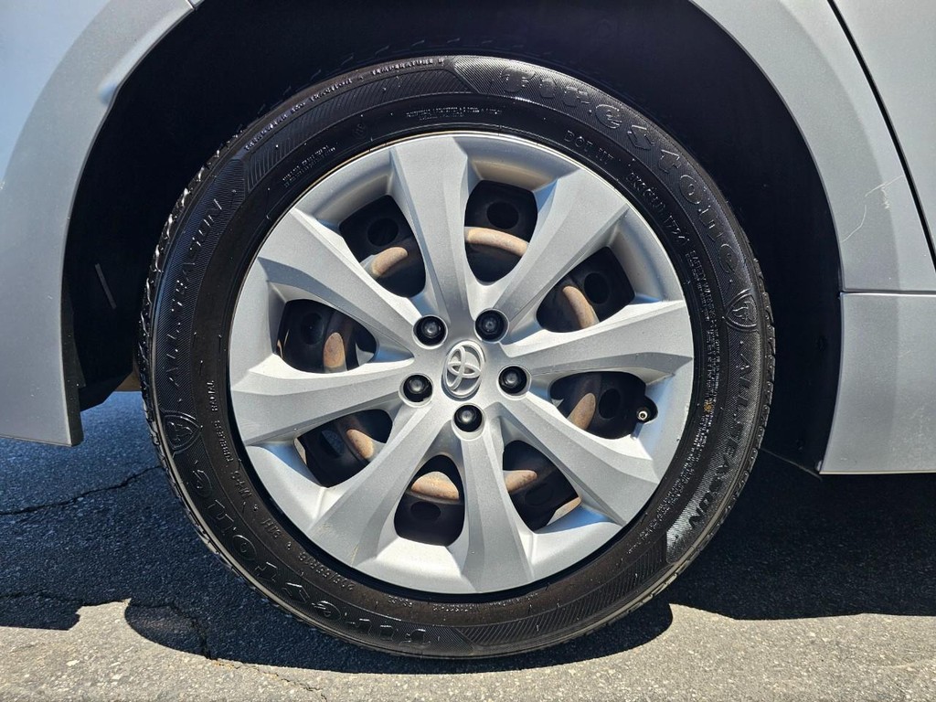 Toyota Corolla Vehicle Full-screen Gallery Image 16