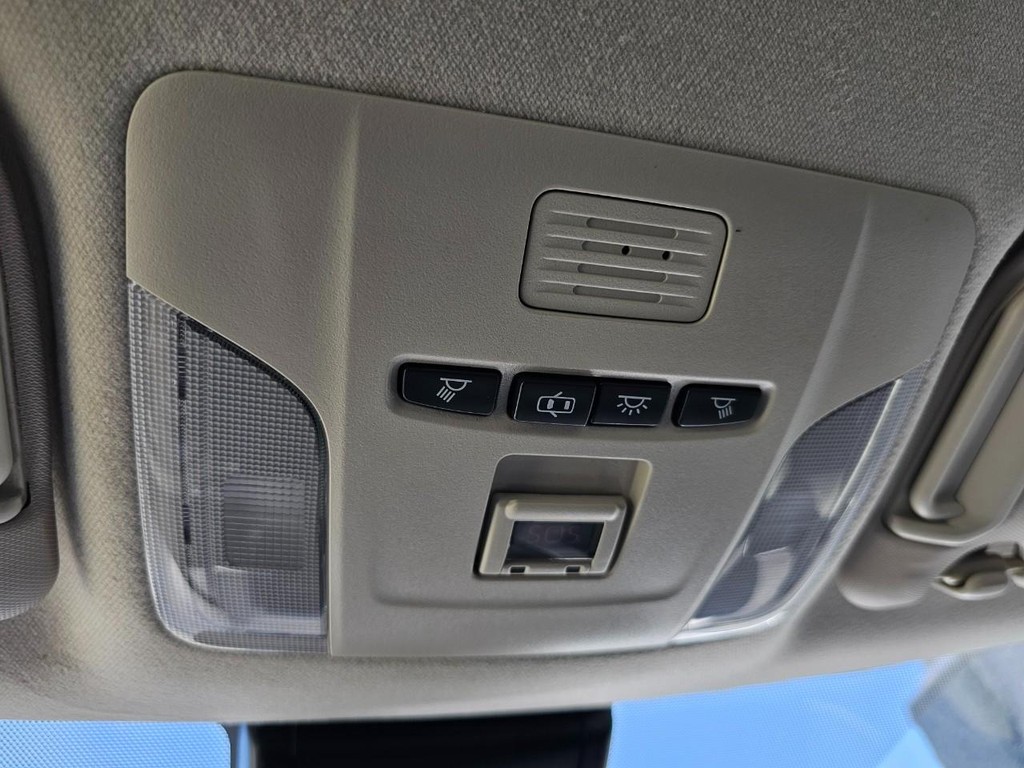Toyota Corolla Vehicle Full-screen Gallery Image 31