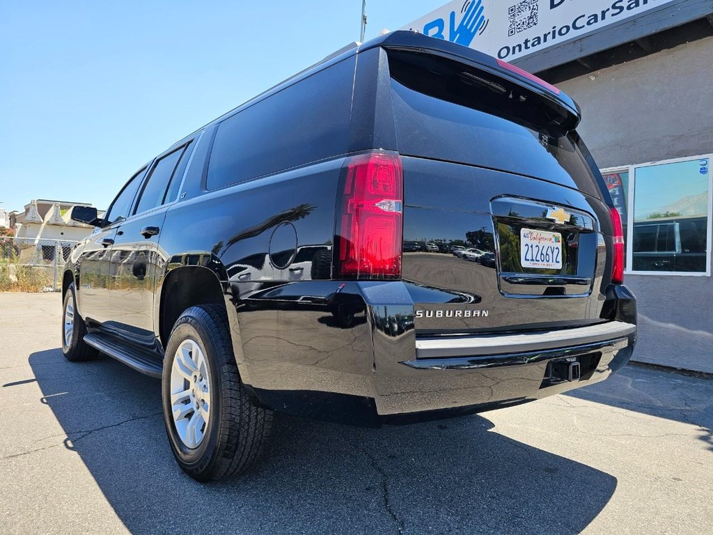 Chevrolet Suburban Vehicle Full-screen Gallery Image 4