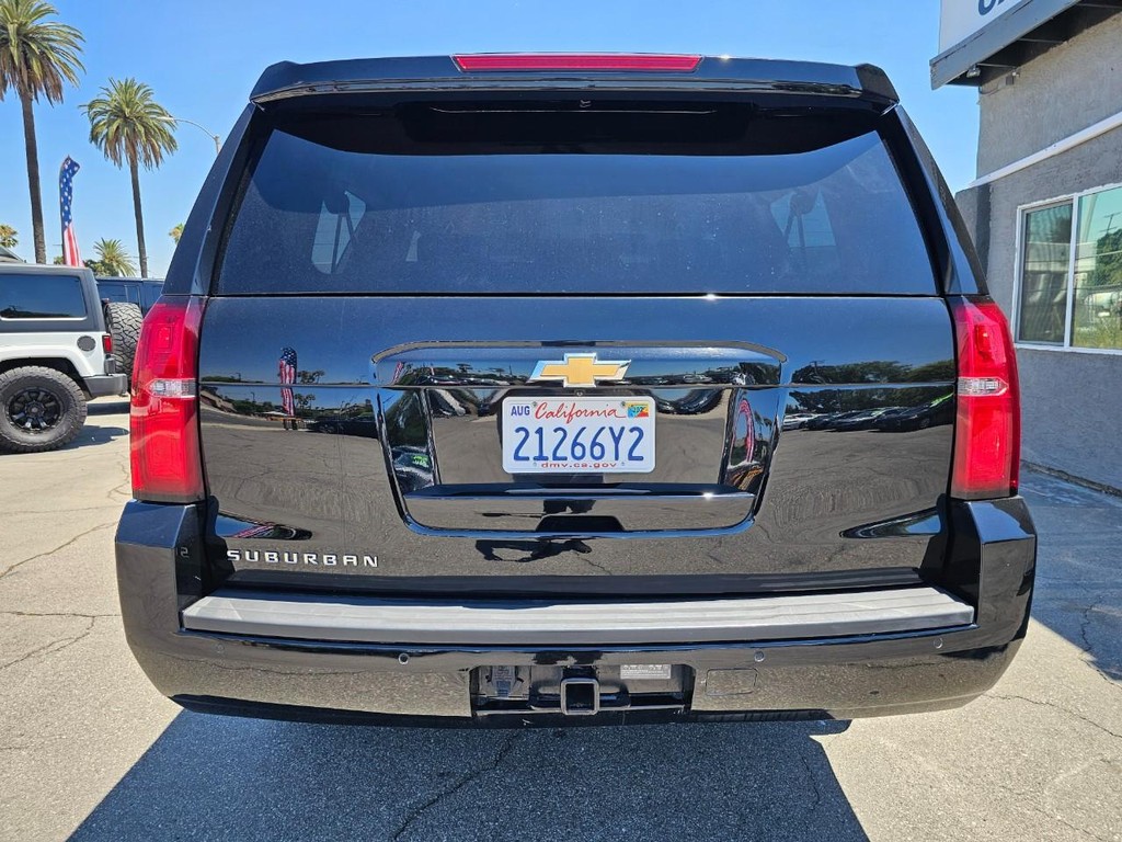 Chevrolet Suburban Vehicle Full-screen Gallery Image 5