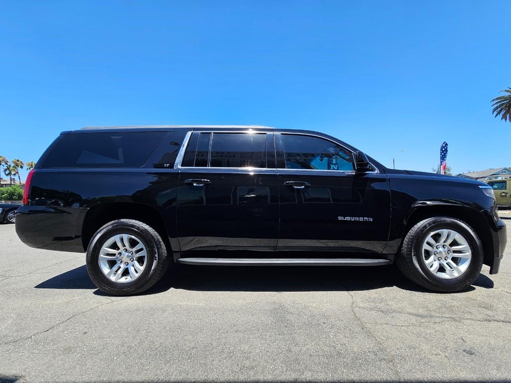 Chevrolet Suburban Vehicle Full-screen Gallery Image 7