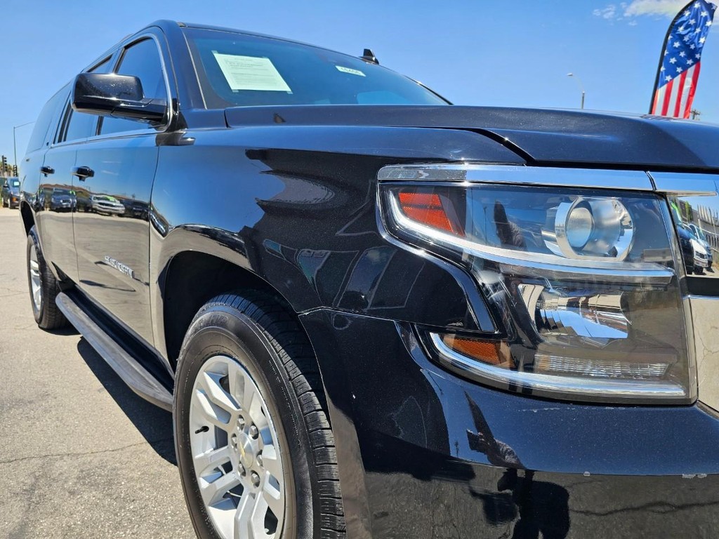 Chevrolet Suburban Vehicle Full-screen Gallery Image 10