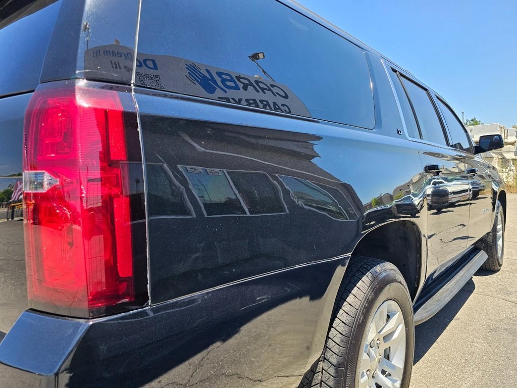 Chevrolet Suburban Vehicle Full-screen Gallery Image 13