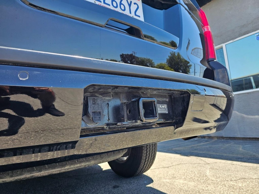 Chevrolet Suburban Vehicle Full-screen Gallery Image 14
