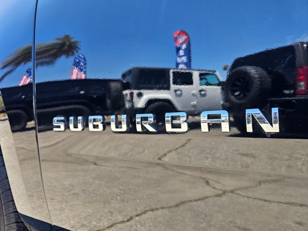 Chevrolet Suburban Vehicle Full-screen Gallery Image 17