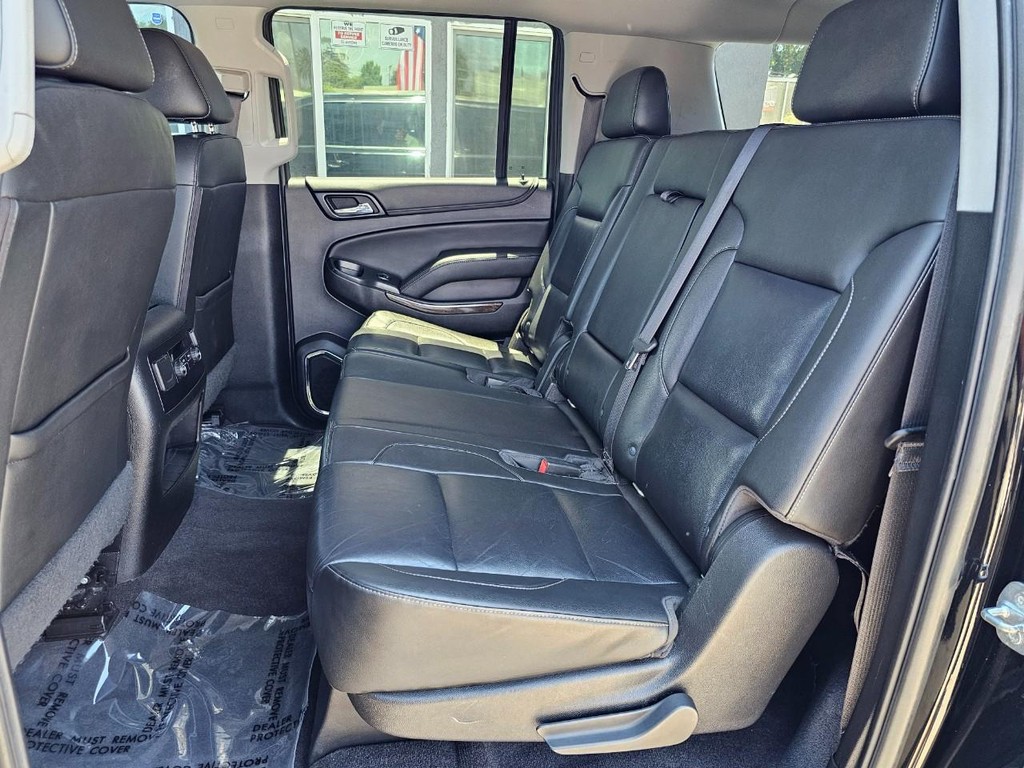 Chevrolet Suburban Vehicle Full-screen Gallery Image 23