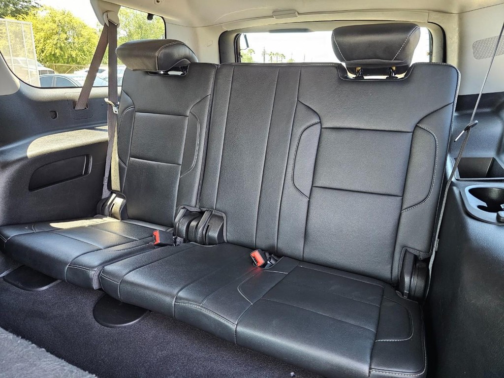 Chevrolet Suburban Vehicle Full-screen Gallery Image 24