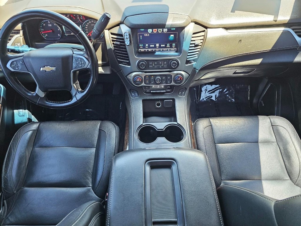Chevrolet Suburban Vehicle Full-screen Gallery Image 26