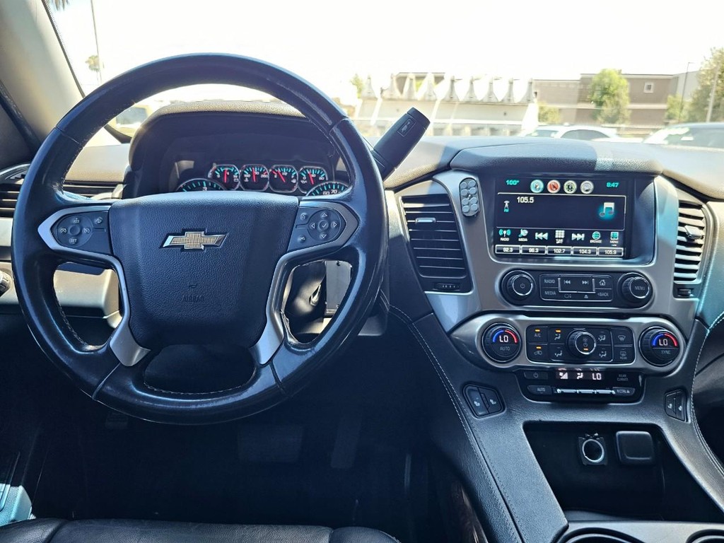 Chevrolet Suburban Vehicle Full-screen Gallery Image 27