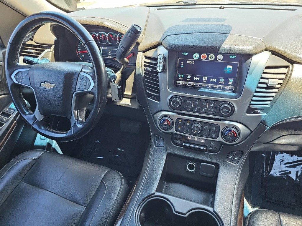 Chevrolet Suburban Vehicle Full-screen Gallery Image 29