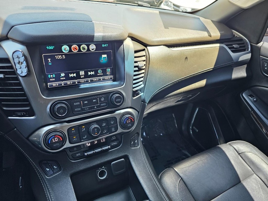 Chevrolet Suburban Vehicle Full-screen Gallery Image 30