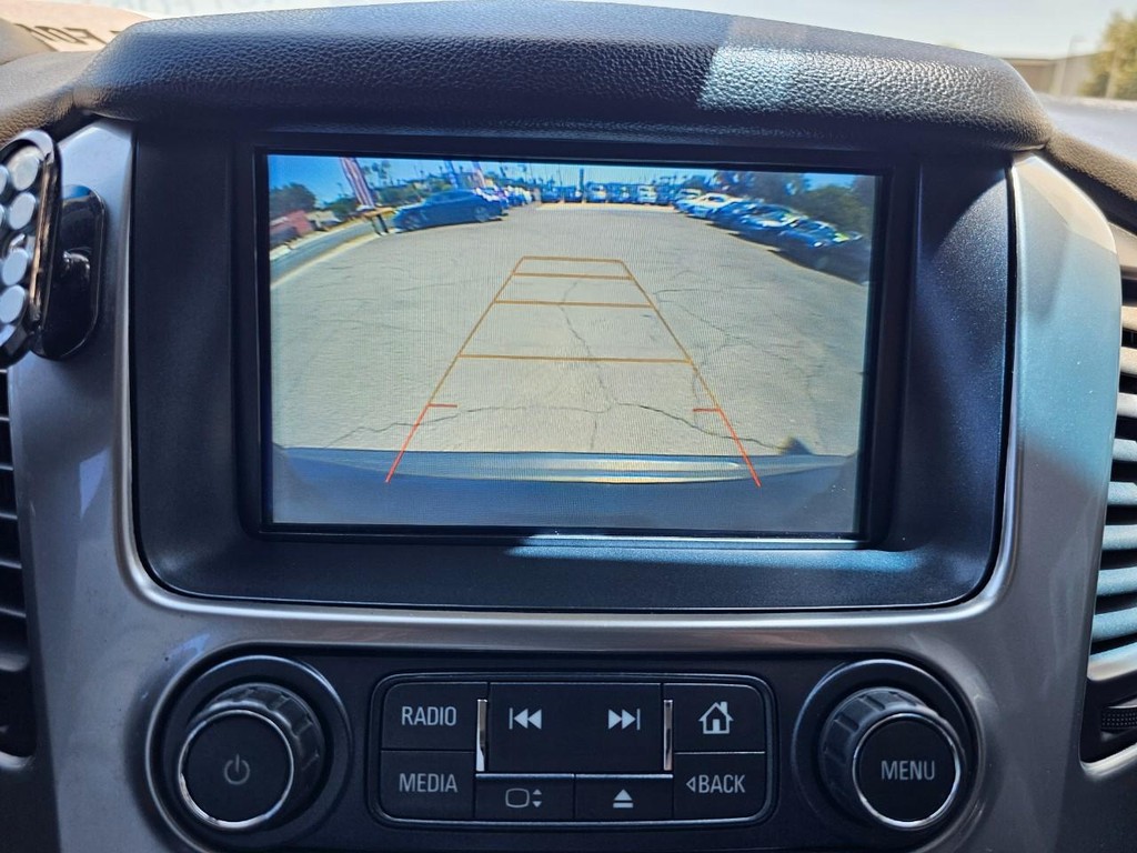 Chevrolet Suburban Vehicle Full-screen Gallery Image 34