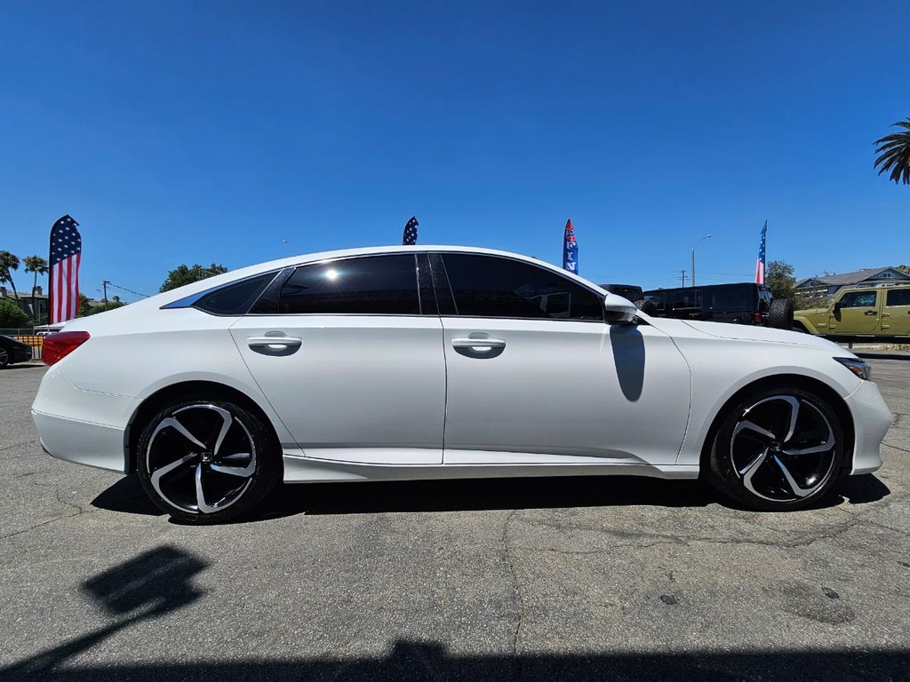 Honda Accord Sedan Vehicle Full-screen Gallery Image 7