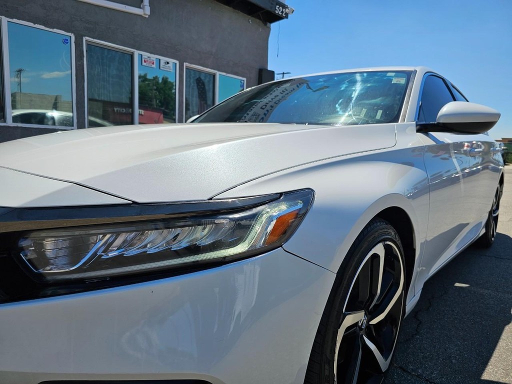 Honda Accord Sedan Vehicle Full-screen Gallery Image 11