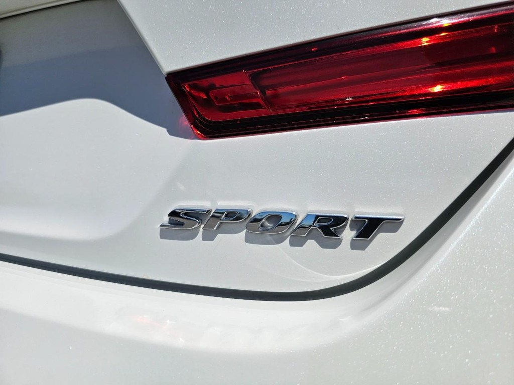 Honda Accord Sedan Vehicle Full-screen Gallery Image 14