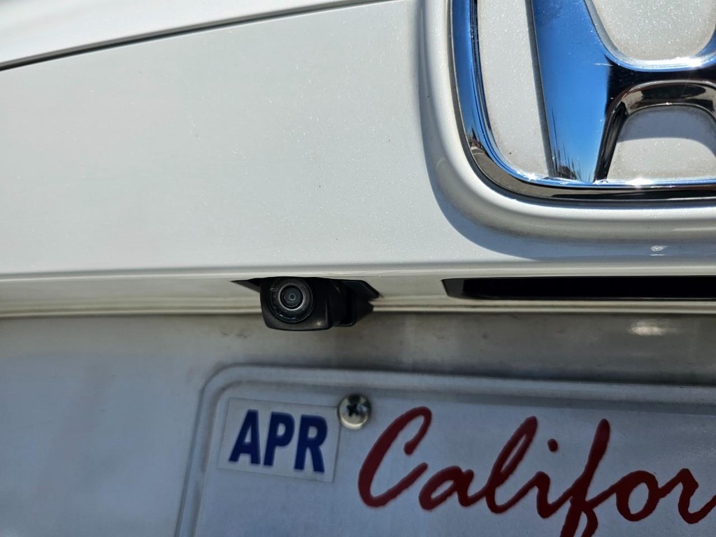 Honda Accord Sedan Vehicle Full-screen Gallery Image 15