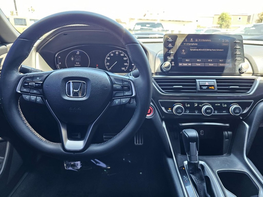 Honda Accord Sedan Vehicle Full-screen Gallery Image 25