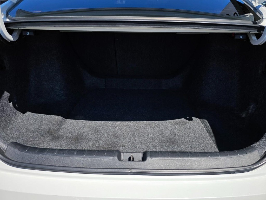 Honda Accord Sedan Vehicle Full-screen Gallery Image 33