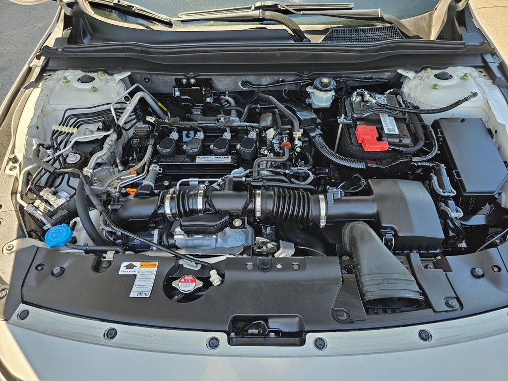Honda Accord Sedan Vehicle Full-screen Gallery Image 34