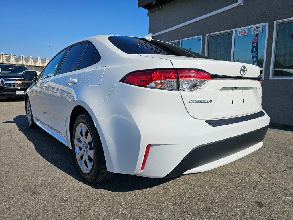Toyota Corolla Vehicle Full-screen Gallery Image 4