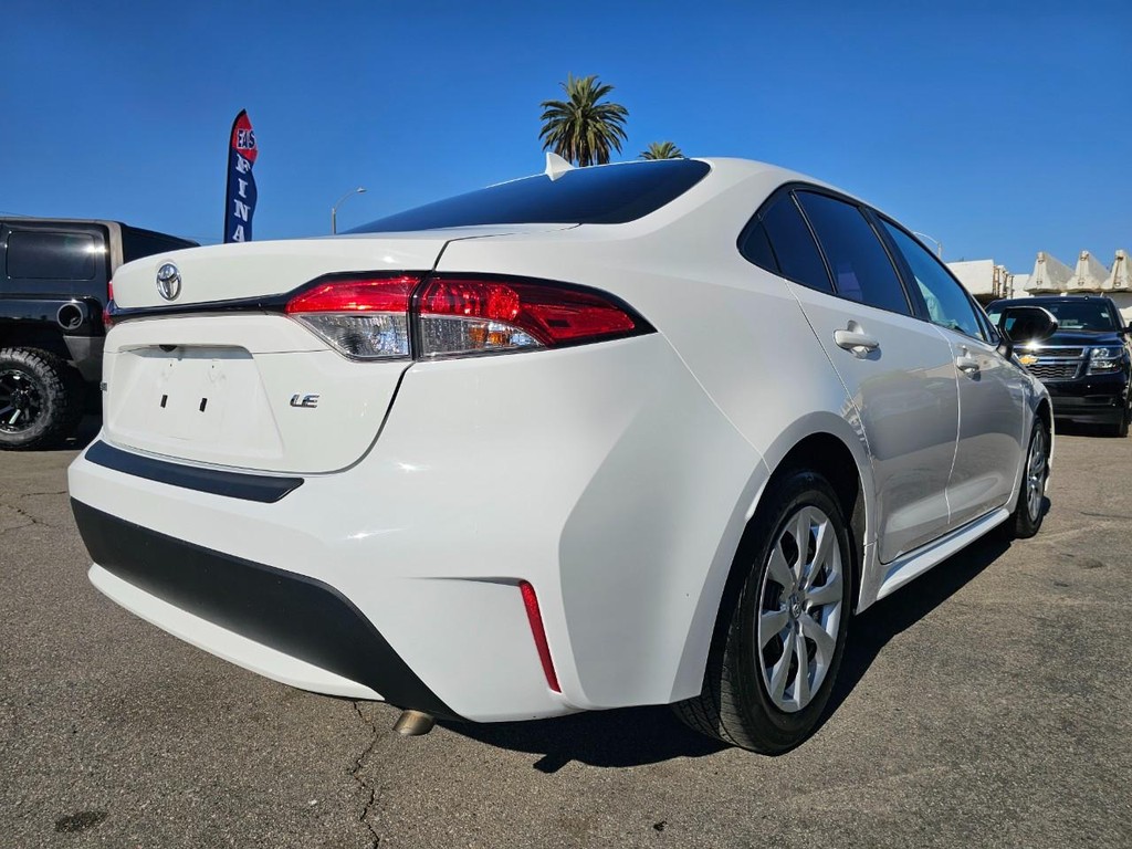 Toyota Corolla Vehicle Full-screen Gallery Image 6