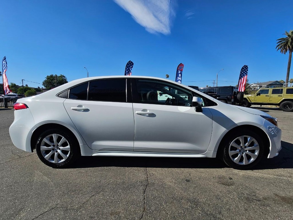 Toyota Corolla Vehicle Full-screen Gallery Image 7