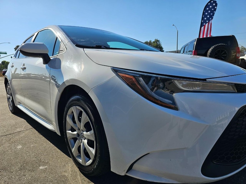 Toyota Corolla Vehicle Full-screen Gallery Image 10