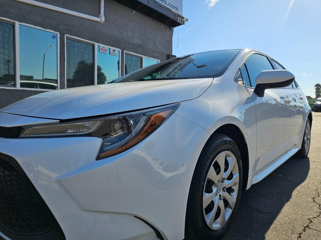 Toyota Corolla Vehicle Full-screen Gallery Image 11