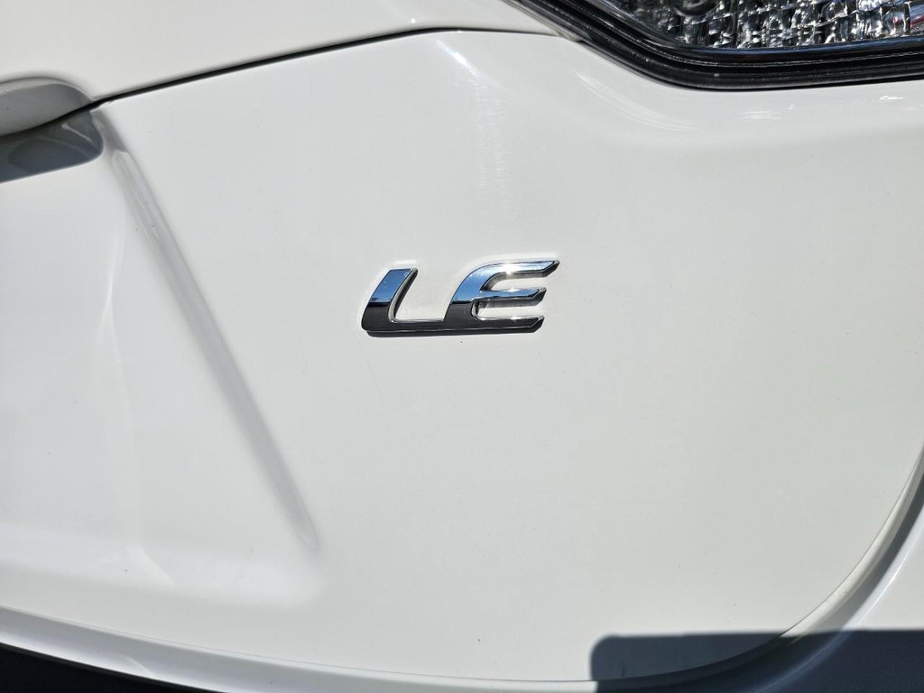 Toyota Corolla Vehicle Full-screen Gallery Image 14