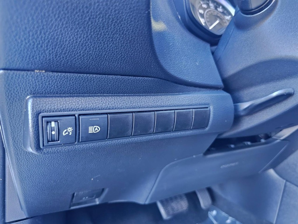Toyota Corolla Vehicle Full-screen Gallery Image 18