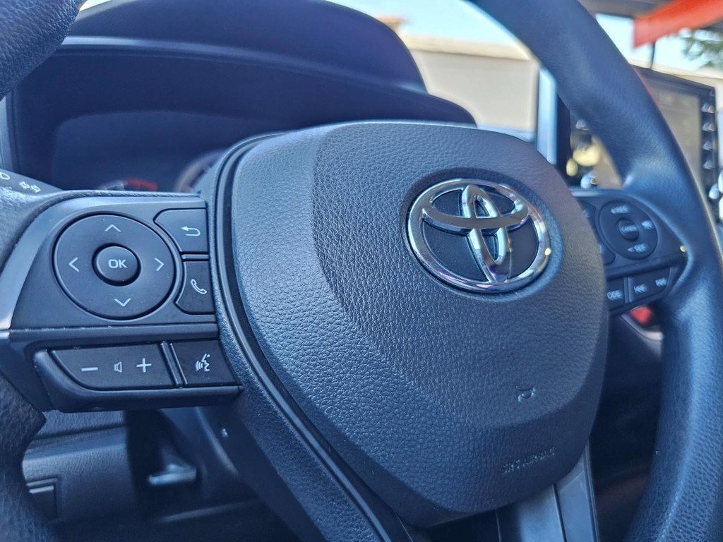 Toyota Corolla Vehicle Full-screen Gallery Image 19