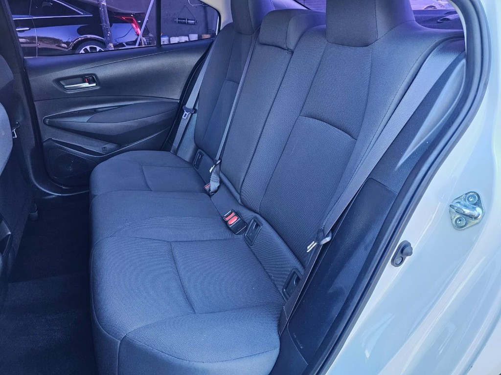 Toyota Corolla Vehicle Full-screen Gallery Image 22