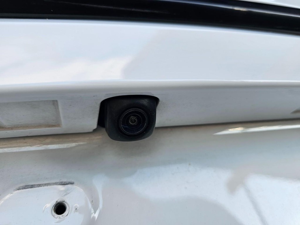 Toyota Corolla Vehicle Full-screen Gallery Image 31