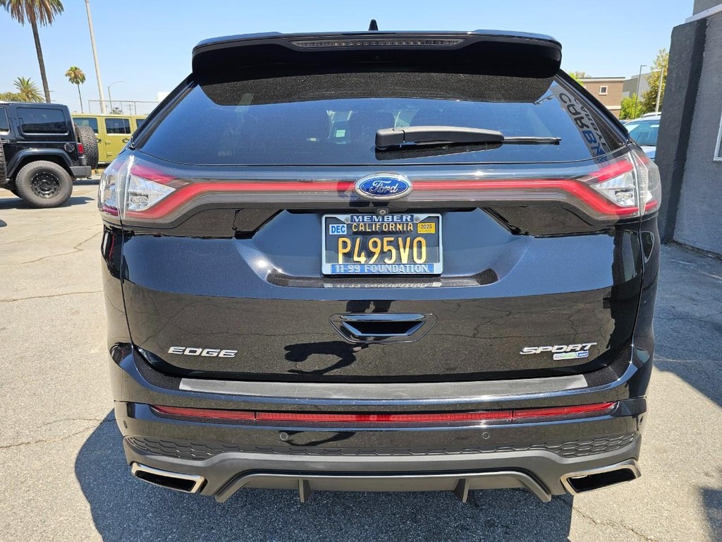 Ford Edge Vehicle Full-screen Gallery Image 5