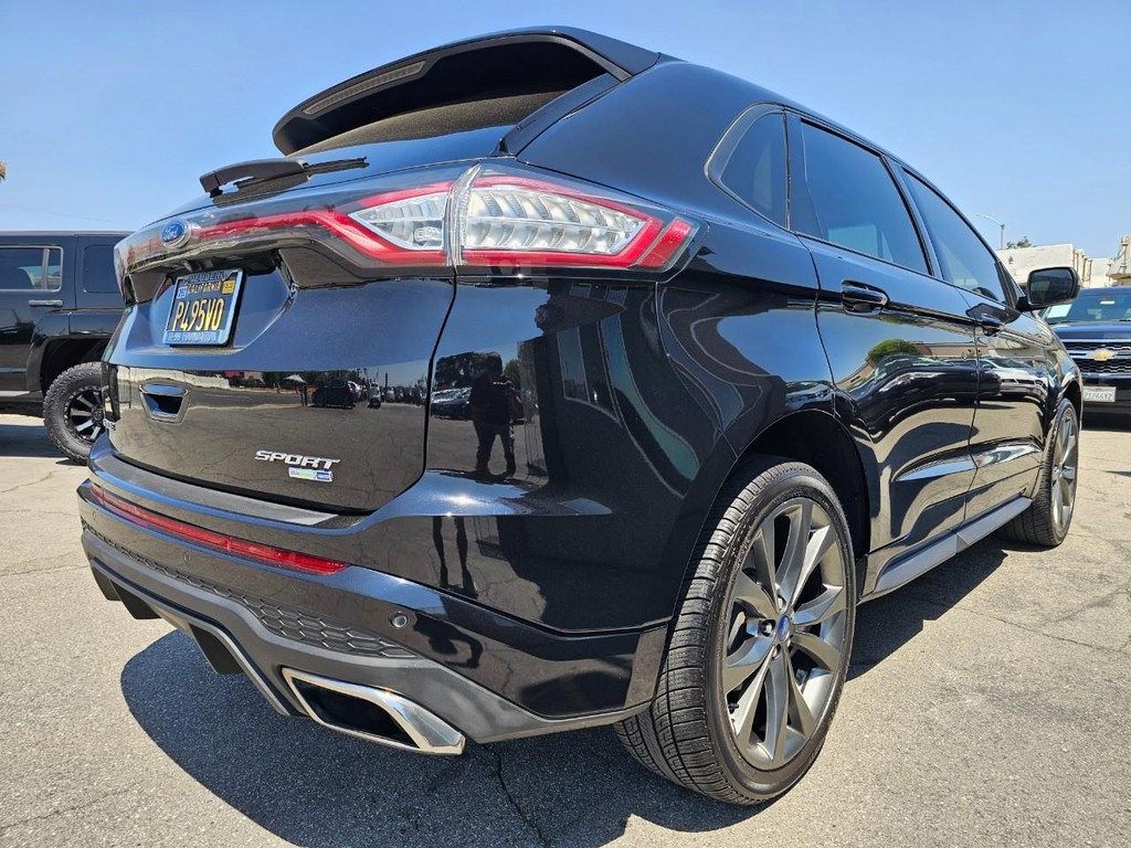 Ford Edge Vehicle Full-screen Gallery Image 6