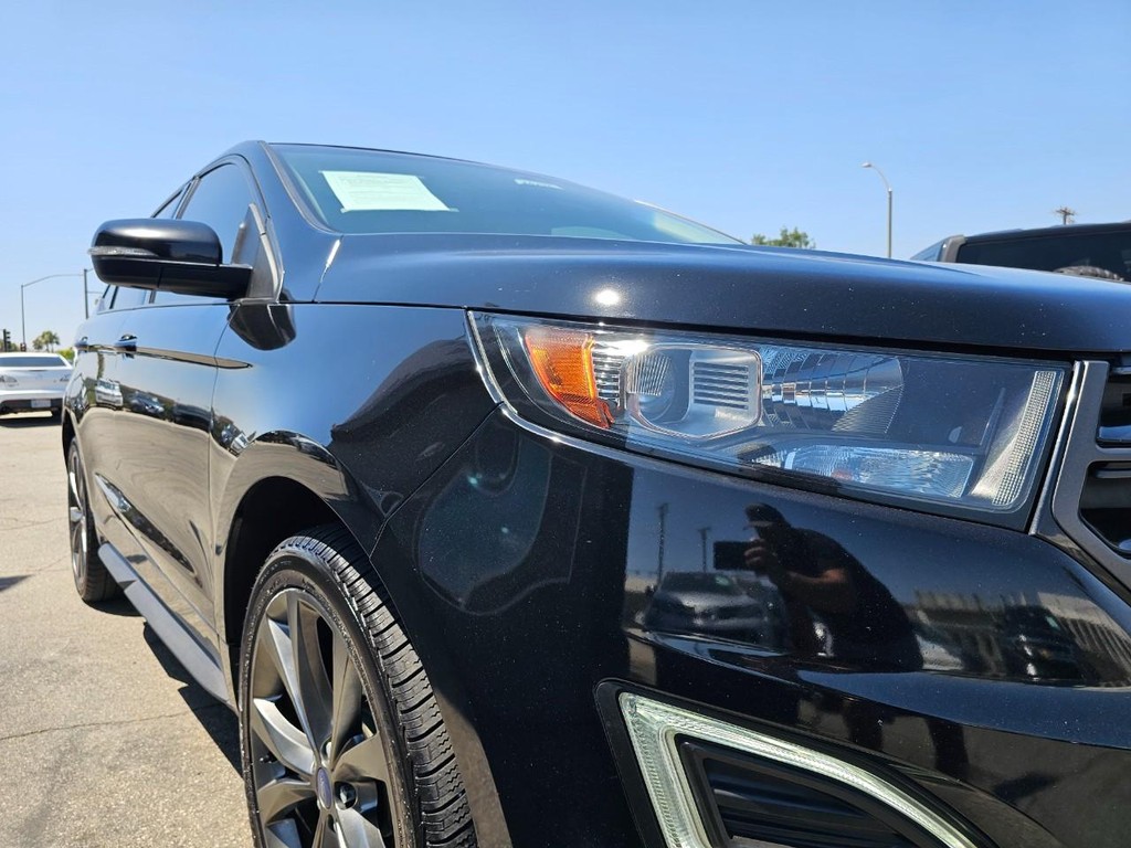 Ford Edge Vehicle Full-screen Gallery Image 9