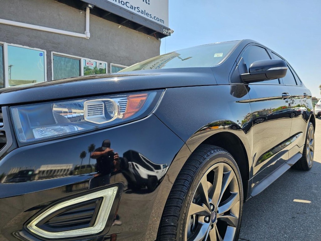 Ford Edge Vehicle Full-screen Gallery Image 10