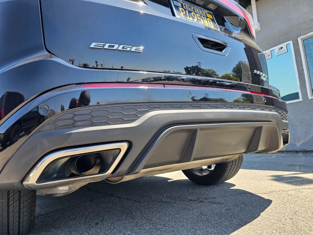 Ford Edge Vehicle Full-screen Gallery Image 13