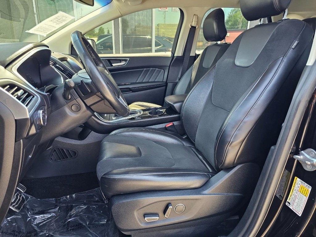 Ford Edge Vehicle Full-screen Gallery Image 17