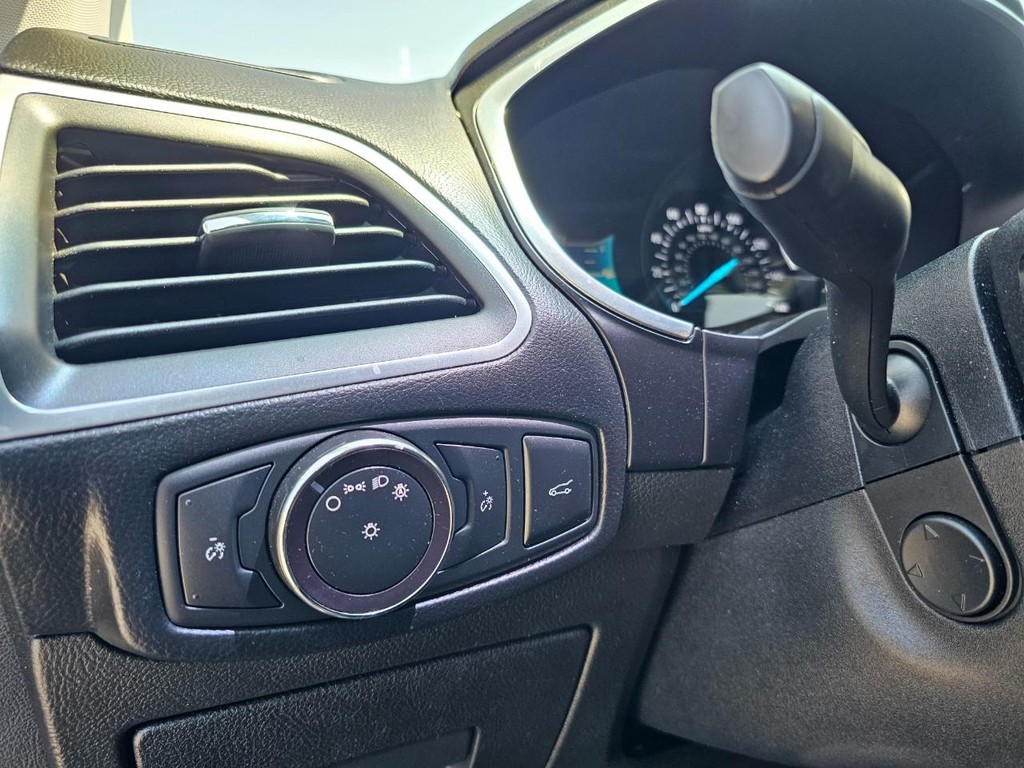 Ford Edge Vehicle Full-screen Gallery Image 18
