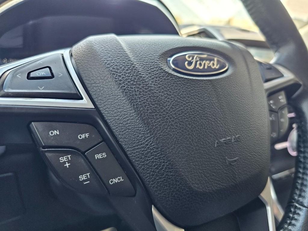 Ford Edge Vehicle Full-screen Gallery Image 19