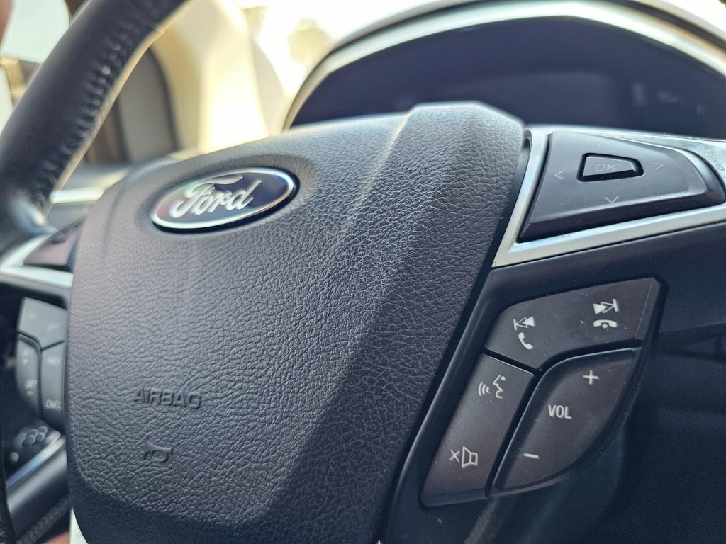 Ford Edge Vehicle Full-screen Gallery Image 20