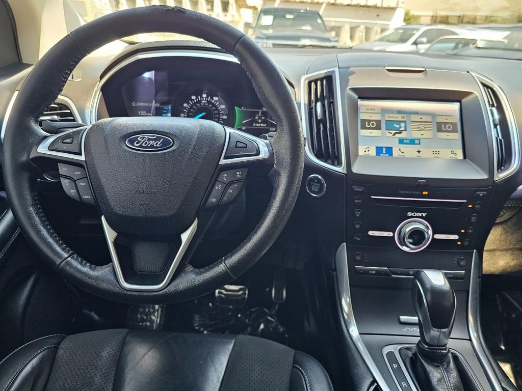 Ford Edge Vehicle Full-screen Gallery Image 29