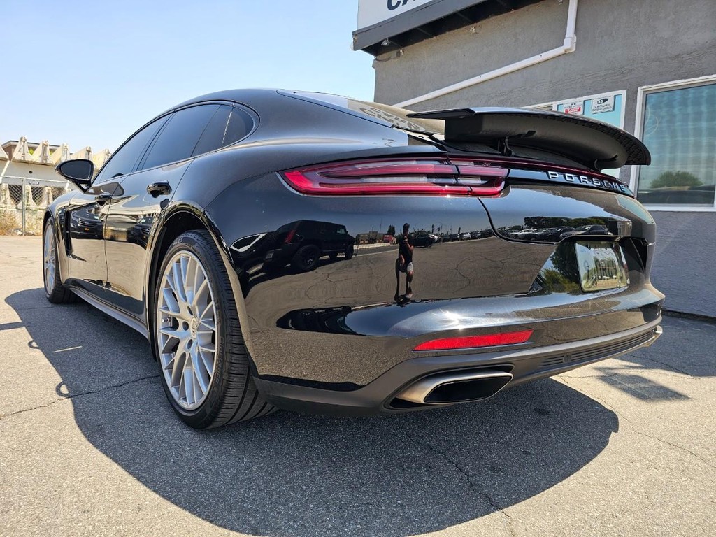 Porsche Panamera Vehicle Full-screen Gallery Image 5