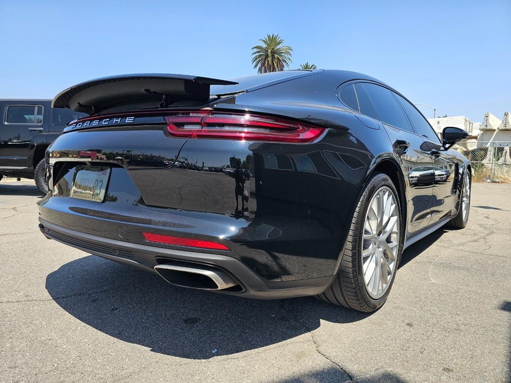 Porsche Panamera Vehicle Full-screen Gallery Image 7