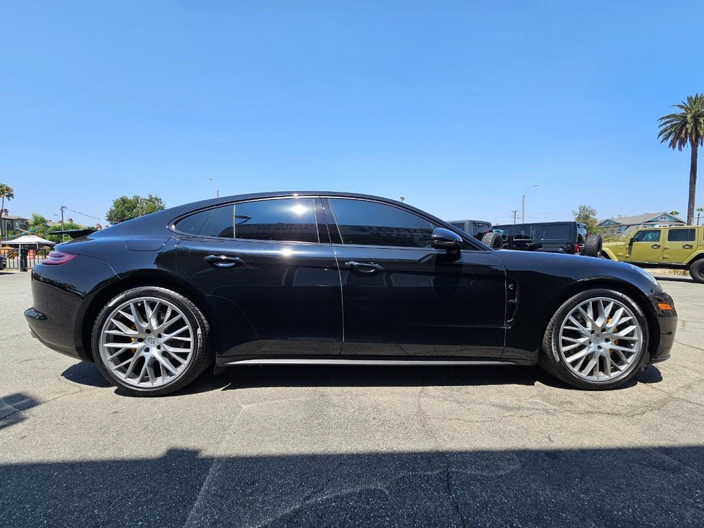 Porsche Panamera Vehicle Full-screen Gallery Image 8