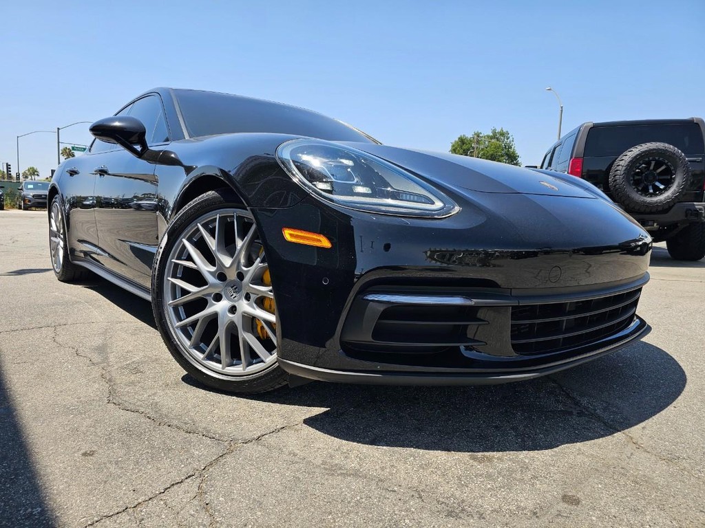 Porsche Panamera Vehicle Full-screen Gallery Image 9